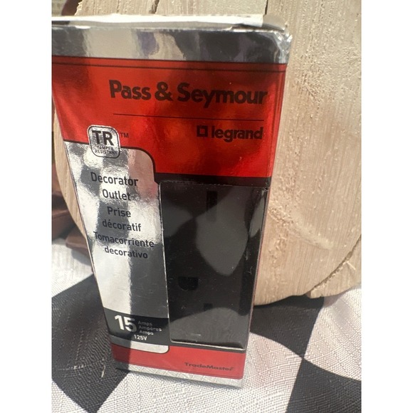 Pass & Seymour Legrand Dark Bronze Decorator Outlet 15 Amp 125V Tamper Resistant - Picture 1 of 4